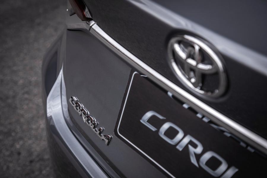 Логотип Toyota Corolla XEi Sedan 2019 года  (LA) (фото 24 из 33)